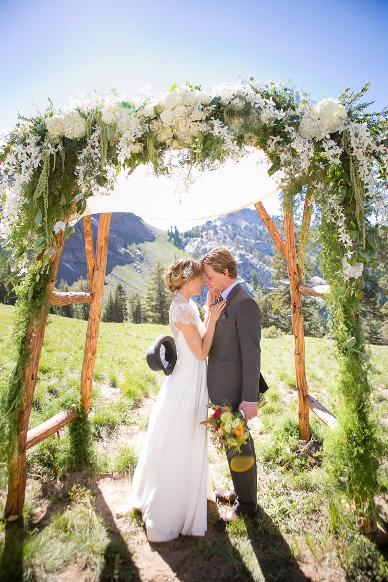 artinbloomfloral-squaw-valley-colorful-mountain-wedding-7